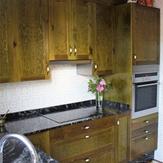 Cocina a medida. Pino teñido