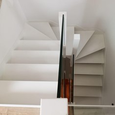 Escalera Lacada 01