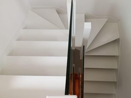 Escalera Lacada 01